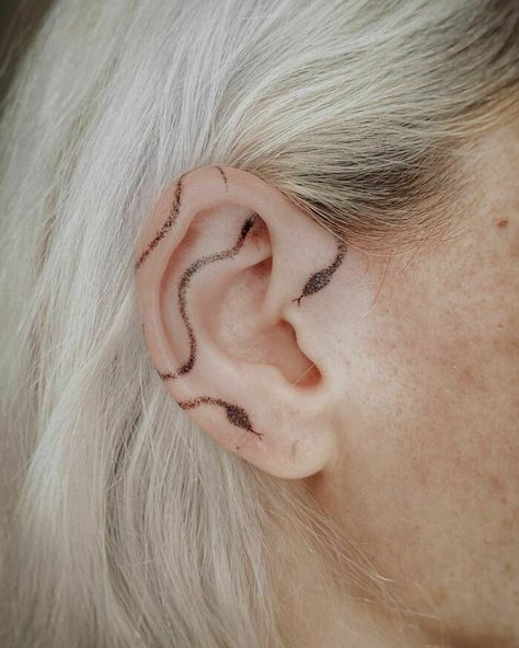 Doctor Tattoo, Mum Tattoo, Lucky Tattoo, Father Daughter Tattoos, Tattoo Behind Ear, Chain Tattoo, Tattoo Salon, Ear Tattoo Ideas, Snake Ears