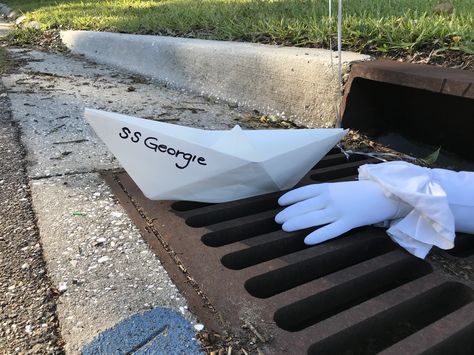 Easy Pennywise in the sewer drain It Sewer Scene, Pennywise Sewer Decoration, Pennywise In Sewer, Pennywise Decorations Halloween, Pennywise Sewer, Pennywise Decorations, Sewer Drain, Collage Book, Horror Decor