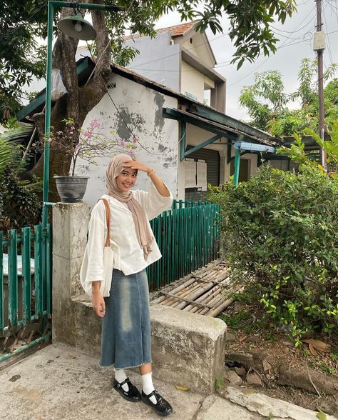 Kuliah Outfit Hijab, Ootd Earth Tone Hijab, Rok Jeans Hijab Ootd, Campus Outfit Hijab, Ootd Rok Jeans Hijab, Outfit Jeans Hijab, Earth Tone Hijab, Ootd Rok Jeans, Campus Outfit Ideas