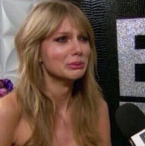 taylor swift crying in an interview Taylor Swfit, Taylor Swift Playlist, Taylor Swift Fotos, Playlist Covers Photos, Taylor Smith, Post Grad, Estilo Taylor Swift, Brown Eyed Girls, Taylor Swift Funny