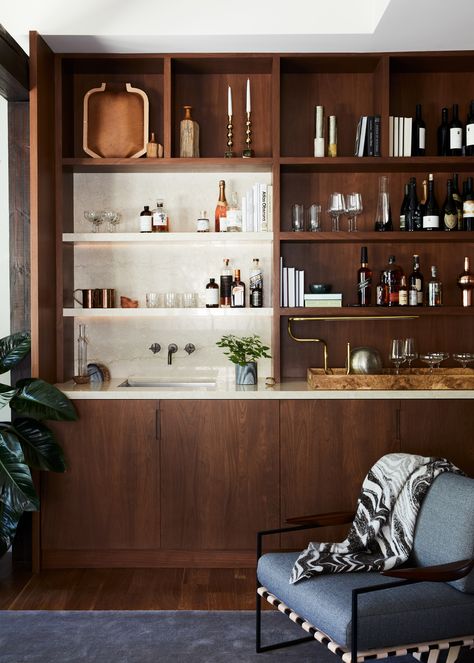 This Cool, California Home Isn’t Your Typical Bachelor Pad Bachelor Pad Decor, Modern Home Bar, Home Bar Design, Etagere Design, Decor Eclectic, Built In Bar, Home Bar Designs, Bachelor Pad, Basement Bar