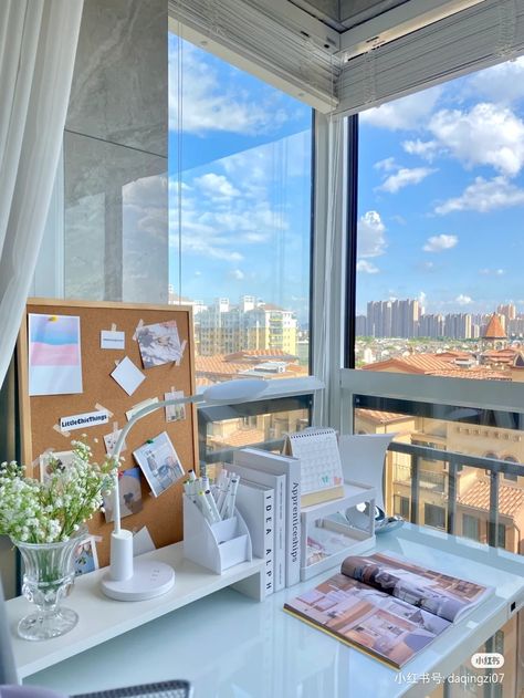 Comfortable Bedroom Decor, Study Desk Decor, Desk Inspiration, H Design, Study Room Decor, Aesthetic Rooms, Room Design Bedroom, Dream Room Inspiration, Dream Apartment