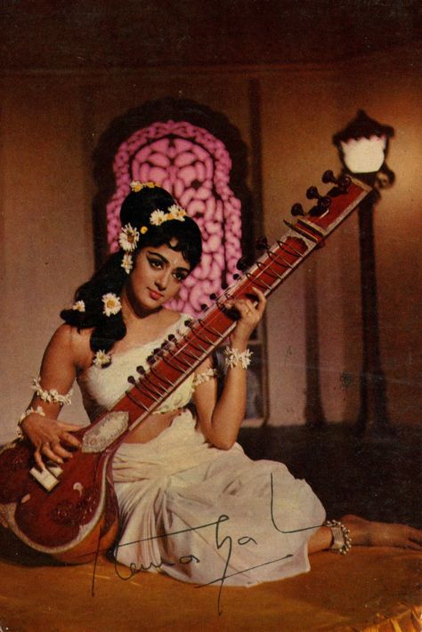 Vintage Style 70s, Old Posters, Bollywood Retro, Hema Malini, Retro Bollywood, Bollywood Cinema, Vintage India, Indian Photoshoot, Vintage Bollywood