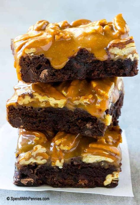 These turtle brownies are decadently delicious with a gooey caramel pecan topping. They're super easy to make and are perfect for any occasion that calls for a sweet treat! Kraft Caramel Recipes, Turtle Dessert, Homemade Fudge Brownies, Turtle Brownies, Best Brownie Recipe, Best Chocolate Desserts, Sweet Foods, Homemade Fudge, Peanut Butter Brownies