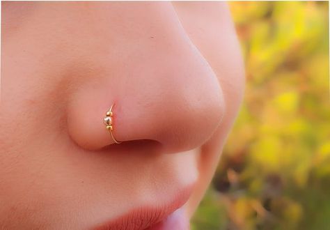 Nosepins Indian Gold, Nose Pin Aesthetic, Nose Ring Aesthetic, Nose Pin Designs, Girls With Nose Rings, Ring Nose Pin, Nose Ring Indian, Fashion Jewelry Necklaces Gold, Nath Nose Ring