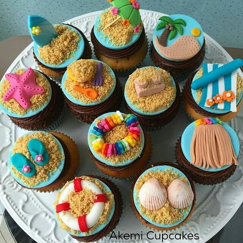 Beach Cake Pops, Hawaii Cupcakes, Pool Party Treats, Tropical Birthday Cake, Easy Cupcakes Decoration, Pool Party Cakes, Beach Themed Cakes, Summer Cupcakes, Beach Cookies