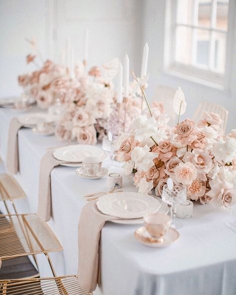 Bridal Shower Inspo, Contemporary Bridal, Shower Style, Spring Bridal Shower, Beautiful Tablescapes, Bridal Shower Inspiration, Bridal Table, Shower Inspiration, Pink Bridal Shower