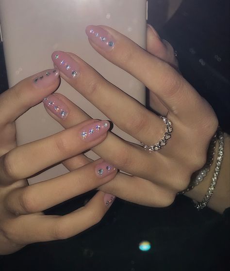 Casey Nails Euphoria, Nail Designs Euphoria, Cassie Howard Nails, Euphoria Aesthetic Nails, Cassie Euphoria Nails, Euphoria Nails Ideas, Maddy Euphoria Nails, Cassie Nails, Euphoria Vibe