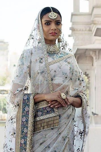 Fringes Saree Tassels Sabyasachi Collection, White Sari, Sabyasachi Sarees, Bridal Dupatta, Saree Bollywood, Modern Saree, Salwar Kamiz, Bridal Lehengas, Ghagra Choli