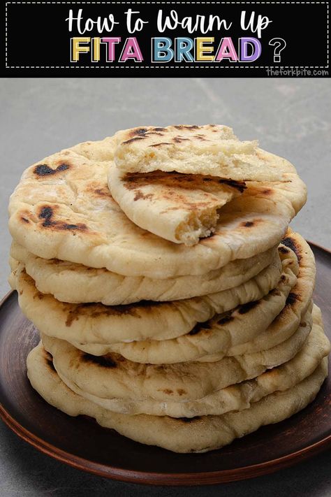 How to warm up Pita bread. Warming Pita bread is so fast and convenient. To microwave pita successfully, you need to do a few seconds of prep. Pita Pocket Recipes, Greek Pita Bread, Breakfast Pita, Pita Bread Sandwich, Shish Taouk, Pain Naan, Greek Pita, Pita Bread Recipe, Chicken Pita