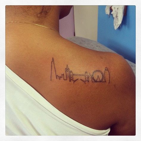 Skyline Tattoo Ideas, London Skyline Tattoo, Lea Tattoo, Marathon Tattoo, Skyline Tattoo, Small Tattoos For Women, Clover Tattoo, Father Tattoos, Travel Tattoos