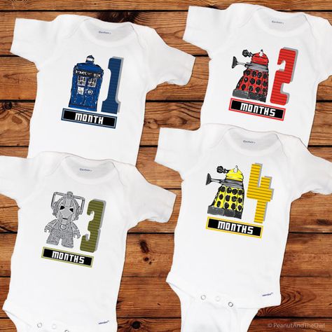 Doctor Who Nursery, Doctor Who Baby, Trendy Baby Onesies, Nerdy Baby, Pregnancy Announcement Onesie, Unique Baby Clothes, Trendy Baby Nursery, Monthly Baby, Unique Baby Shower Gifts