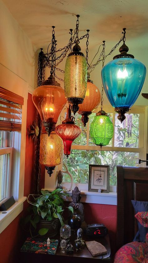 Quirky Light Fixtures, Swag Light Bedroom, Vintage Swag Lamps, Maximalist Light Fixtures, Witch Room Decor Ideas, Swag Lamp Ideas, Swag Lighting Living Room, Swag Lamp Bedroom, Funky Light Fixtures