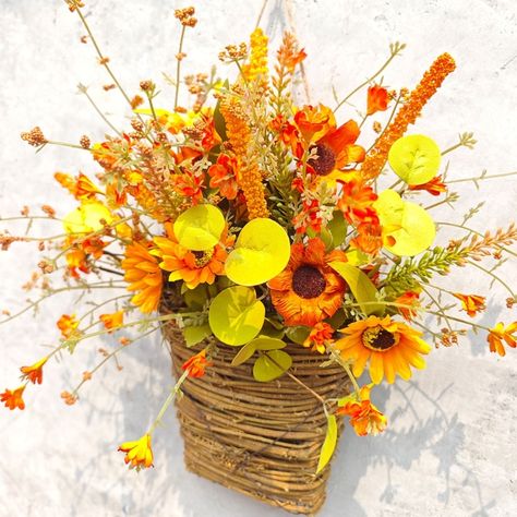 Sunflowers Basket Front Door Thanksgiving Flower Wreath Hangings Sign Decors B03D Front Door Basket, Hanger Basket, Farmhouse Welcome Sign, Hanging Flower Basket, Front Door Baskets, Porch Farmhouse, Halloween Patio, Door Basket, Thanksgiving Flowers