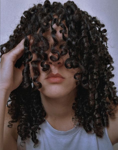 #rizos #curlyhair #colochos #rulos #cabello #crespo Roller Set, Permed Hairstyles, Perm, Curly Hair, Curly Hair Styles, Dreadlocks, Hairstyles, Hair Styles, Hair