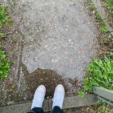 #rain #rainyday #puddle #green #wet #whiteconverse #converse #sidewalk #umbrella White Converse, Rainy Days, Superga Sneaker, Umbrella, Converse, Green