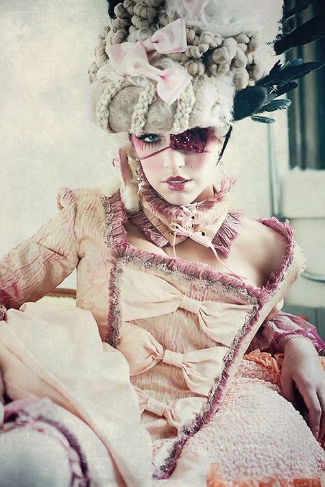 rococopunk makeup Vaudeville Aesthetic, Dark Circus, Dark Beauty Magazine, Rococo Fashion, Burgundy Outfit, Chicago Fashion, Oui Oui, Arte Floral, Dark Beauty