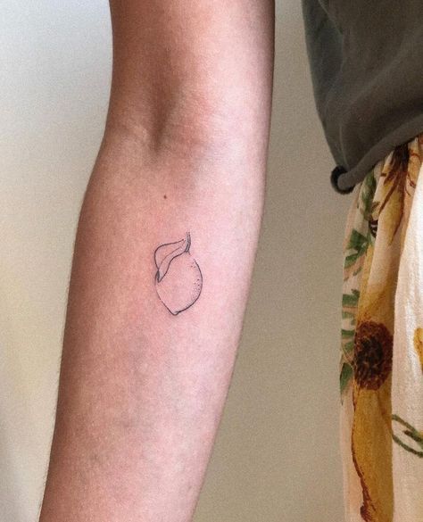 Small Lemon Tattoo, Sicilian Tattoo, Spaghetti Tattoo, Small Italian Tattoos, Italian Tattoos For Women, Old Women With Tattoos, Lemon Tattoo, Italy Tattoo, Partner Tattoos