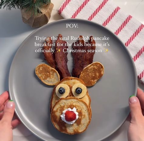 Reindeer Pancakes Kid, Reindeer Pancakes, Xmas Breakfast, Christmas Pancakes, Kids Pancakes, Christmas Brunch, Christmas Breakfast, Breakfast Pancakes, Go Wild