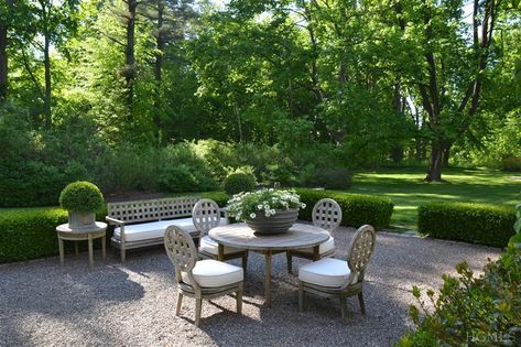 Boxwood Landscaping, Pea Gravel Patio, Garden Seating Area, Gravel Patio, Backyard Designs, Gravel Garden, Pea Gravel, Beautiful Patios, Patio Landscaping