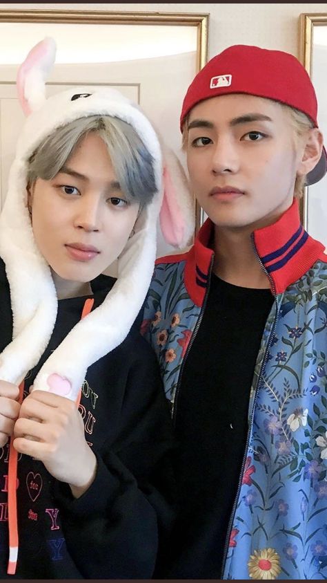 ‪*°★VMIN  ★*°|| RUN BTS! 2019 Ep. 60‬ || Jimin and Taehyung V Foto Top, Bts Vmin, Bts Maknae Line, Body Picture, Run Bts, Bts Group, Daegu, Famous Celebrities, Bts Bangtan Boy