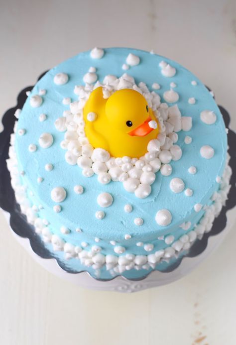 Rubber Ducky Baby Shower Cake is a moist chocolate cake with almond frosting, plus it’s gluten-free and dairy-free. Gateau Baby Shower Garcon, Baby Shower Food Menu, Rubber Ducky Cake, Diy Baby Shower Ideas, Simple Baby Shower Cake, Baby Shower Finger Foods, Baby Shower Simple, Baby Shower Garcon, Ducky Baby Showers