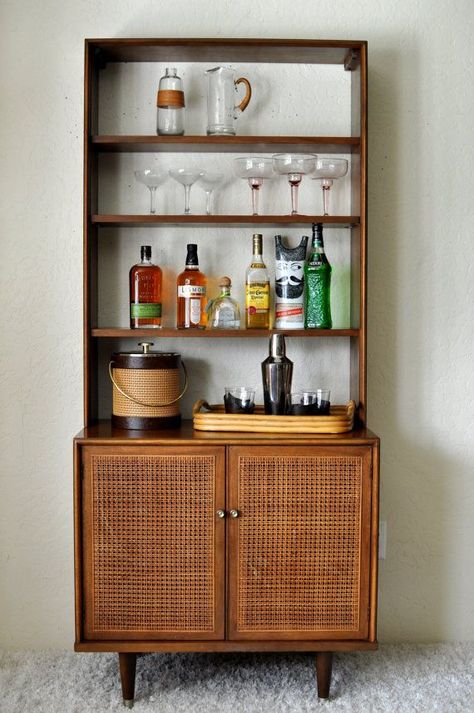 Mid Century Cabinets, Apartment Bar, Diy Apartment Furniture, Home Bar Furniture, Mobile Bar, Apartment Furniture, Style At Home, Bar Cabinet, Flipping Furniture