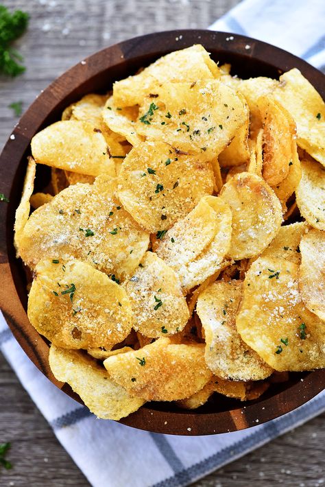 Homemade Potato Chips Recipe, Chip Seasoning, Parmesan Ranch, Pasta Bread, Recipes Chili, Potato Chip Recipes, Ranch Potatoes, Homemade Chips, Chips Recipe