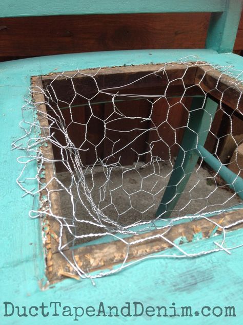 Chicken wire repurposed my vintage thrift store chair into a planter | DuctTapeAndDenim.com #furniture #vintage #chair #repurpose #repurposed #upcycle #upcycled #chalkpaint #chalkandclaypaint #furnituremakeover #paintedfurniture #planter #chairplanter #containergardening Flower Chair, Chair Planter, Vintage Thrift Stores, Boho Chair, Chair Ideas, Thrift Store Crafts, Chair Makeover, Old Chairs, Old Chair