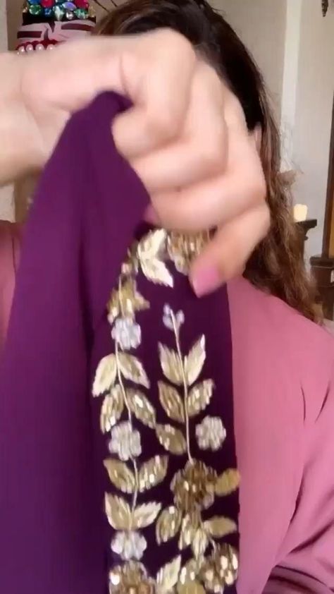 Designer Hijab Scarfs, Hijab Style With Mangtika, Sari With Hijab, Hijab Designs Pattern, Bridal Hijab Styles Tutorials, Bridal Hijab Tutorial, Hijab Jewelry, Saree With Hijab, Hijab Styles For Party