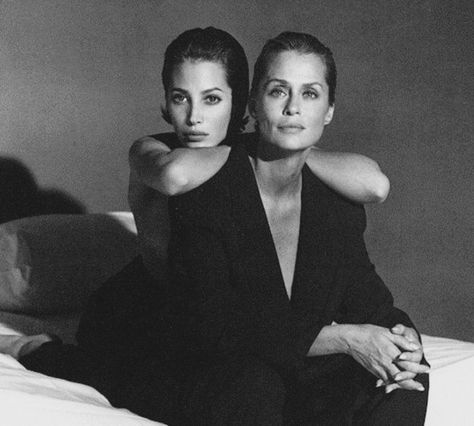 Christy and Lauren Daughter Pictures, Mother Daughter Photoshoot, Mother Daughter Photos, Foto Portrait, Lauren Hutton, Mother Daughter Photography, 90s Supermodels, Steven Meisel, Portrait Photos