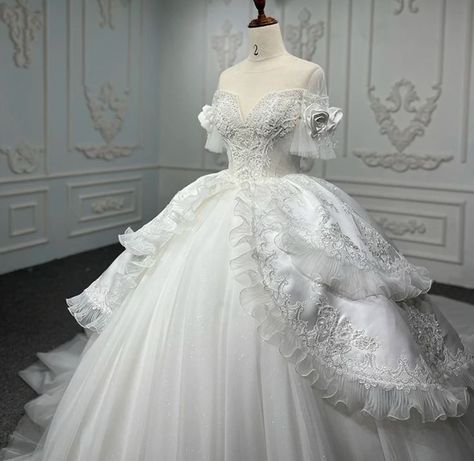 Old Fashion Wedding Dresses, Gothic White Wedding Dress, 1800 Wedding Dress, Rococo Wedding Dress, Angelic Wedding Dress, Pretty Princess Dresses, Large Wedding Dress, Cute Wedding Dresses, Victorian Wedding Dresses