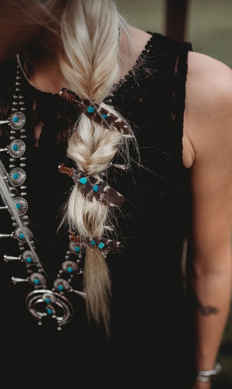 Western Cowgirl Style, Western Hair, Beautiful Aged Women, Turquoise Accessories, Turquoise Hair, Feather Hair Clips, Western Accessories, Feather Hair, Retro Western