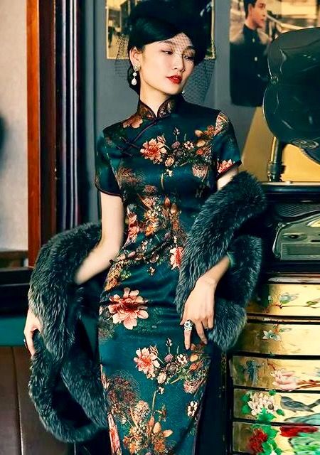 Chinese Dress Modern, Traditional Qipao, Chinese New Year Outfit, Chinese Wedding Dress, Chinese Style Dress, Disco Dress, Qipao Dress, China Dress, Rainbow Dress