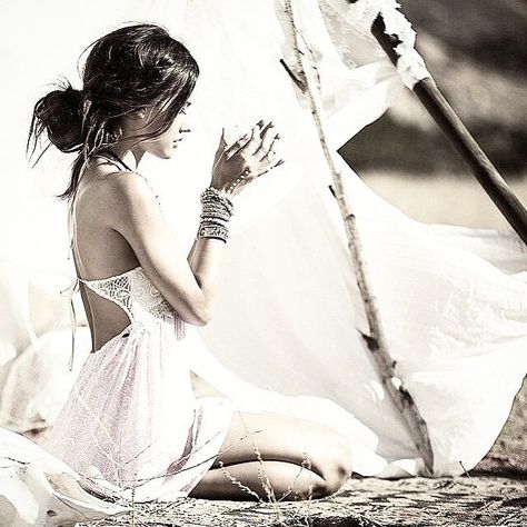 'I grow silent Dear soul, you speak' Rumi  #rumiquotes #rumi #bestill #bohemian #moments  Image not my own California Boho, Wild Women Sisterhood, Look Boho Chic, Desert Photography, Mode Hippie, Robes Vintage, Attitude Of Gratitude, Wild Woman, Foto Art