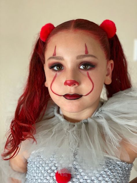 It Clown Makeup Kids, Easy Kid Clown Makeup, Halloween Makeup Baby Girl, Easy Halloween Kids Makeup, Clown Makeup Kids Cute, Halloween Make Up Kids Girl, Kids Halloween Makeup Ideas, Kid Clown Makeup Girl, Halloween Makeup Looks Kids