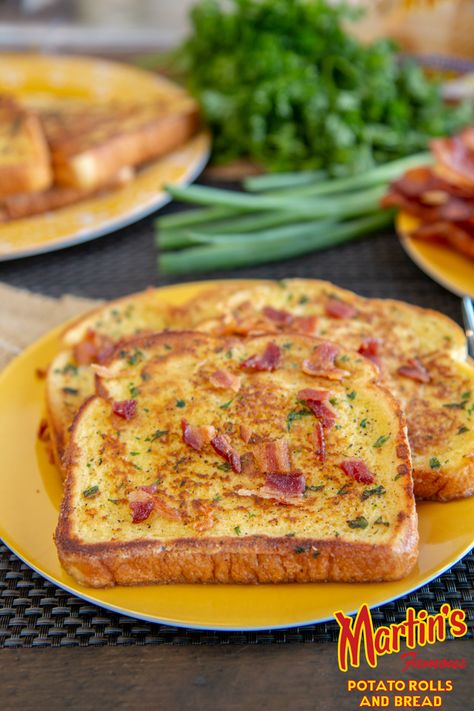 French Toast Variations, Breakfast Fancy, Savory French Toast, Homemade Hollandaise Sauce, Red Pepper Recipes, Savoury French Toast, Potato Rolls, Angry Wolf, Homemade Comfort Food