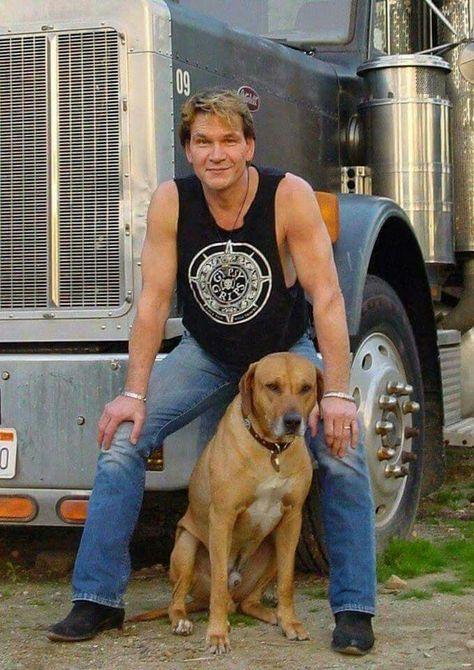 Patrick Swazy, Patrick Swazey, Patrick Swayze Dirty Dancing, Hunks Men, Patrick Swayze, Rhodesian Ridgeback, Actrices Hollywood, Dirty Dancing, Beloved Dog