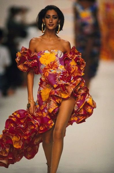 90s Runway Fashion, Runway Fashion Couture, Vintage Runway, Exotic Fashion, Naomi Campbell, Glam Dresses, Kate Moss, Fashion History, Fancy Dresses