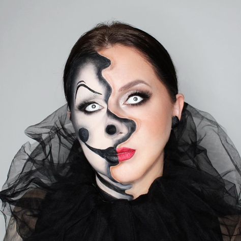 Halloween makeup, half face Halloween Makeup Half Face, Half Face Halloween Makeup, Jester Makeup, Half Face Makeup, Body Painting Festival, Theatre Posters, Inspo Makeup, Halloween Idea, Cool Halloween Makeup