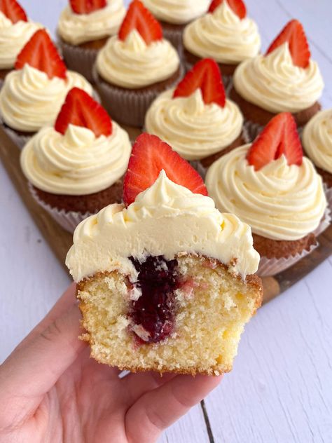 Victoria Sponge Cupcakes (gluten & dairy free) Victoria Sponge Cupcakes, Sponge Cupcakes, Dairy Free Buttercream, Daisy Cupcakes, Celiac Recipes, Gluten Dairy Free, Victoria Sponge Cake, My Homies, Cupcakes Ideas