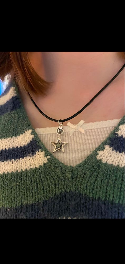 Sweater, star, necklace, charm Star Girl Necklace, Accssesories Aesthetic Grunge, Aesthetic Jewelry Grunge, Aesthetic Star Jewelry, Aesthetic Star Necklace, Skater Jewelry Aesthetic, Star Gold Jewelry, Downtown Jewelry Aesthetic, Downtown Aesthetic Jewelry