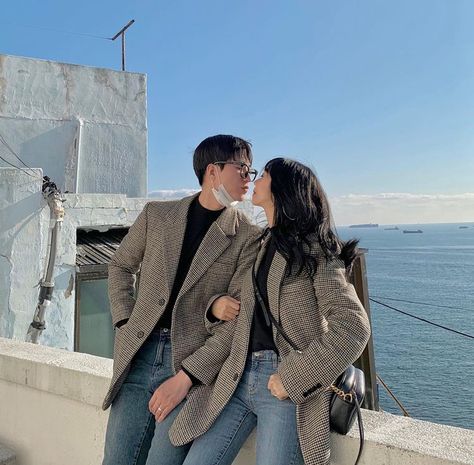 korean couples, asian couples, asian love, korean love, chinese couples, japanese couples, japanese love, girlfriend, boyfriend Korean Couple Outfits Winter, Korean Blazer Outfit, Japan Fall Outfit, Korean Couple Outfits, Couple Autumn, Japan Ootd, Ootd Couple, Japan Fits, Korean Couples