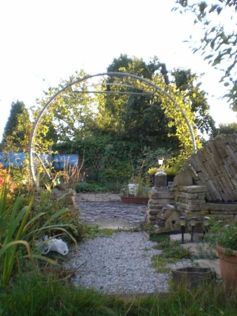 Recycled Trampoline, Garden Trampoline, Old Trampoline, Moon Gate, Backyard Hammock, Backyard Trampoline, Garden Vines, Garden Area, Casa Exterior