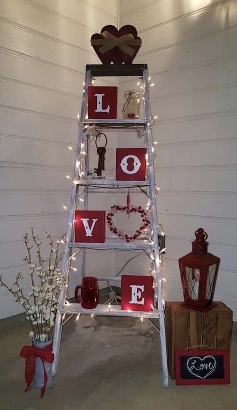 Valentine Ladder Decor, Valentine Chandelier Decor, Valentines House Decor Living Room, Valentines House Decor, Valentines Display, Valentine's Day Decorations, Diy Valentine's Day Decorations, Diy Valentines Decorations, Hari Valentine