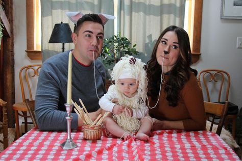 Lady & the Tramp Halloween... with Spaghetti! Disney family costume Lady And The Tramp Costume, Family Costume Halloween, Disney Family Costumes, Spaghetti Marinara, Lady And Tramp, Costume Family, Italian Pronunciation, Hallowen Costume, Holiday Costumes