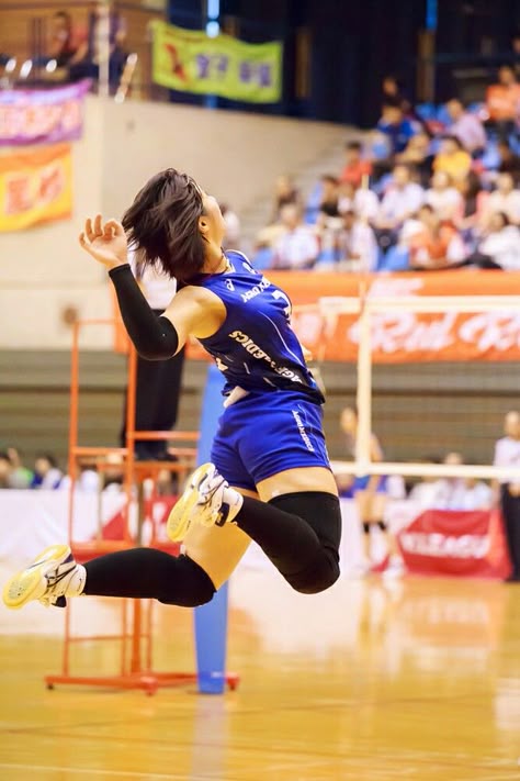 shiho yoshimura Shiho Yoshimura, Volleyball Poses, Female Volleyball Players, Volleyball Pictures, Female Pose Reference, Olympic Athletes, Volleyball Player, Human Poses Reference, Cool Poses