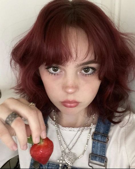 Benefits Of Baking Soda, Wine Red Hair, Short Red Hair, Look Grunge, Red Hair Inspo, Wine Hair, Dyed Red Hair, Cleaning Tasks, Pretty Hair Color