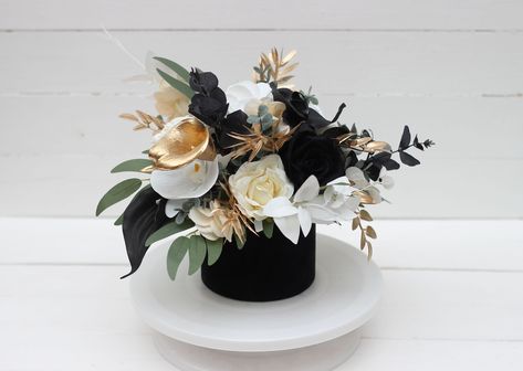 Black and gold table centerpieces