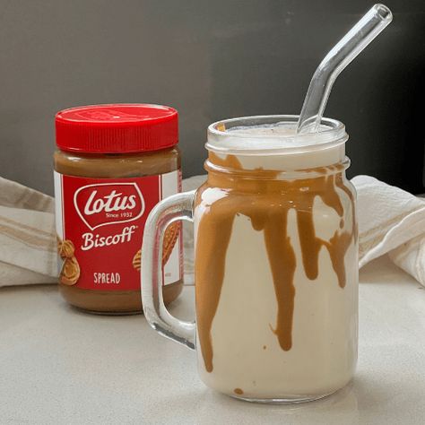 Biscoff Protein Smoothie Biscoff Protein Shake, Dessert Protein Shake, Biscoff Smoothie, Biscoff Drink, Cookie Butter Smoothie, Biscoff Protein, Breakfast Overnight, Banana Protein Shake, Greek Yogurt Smoothie